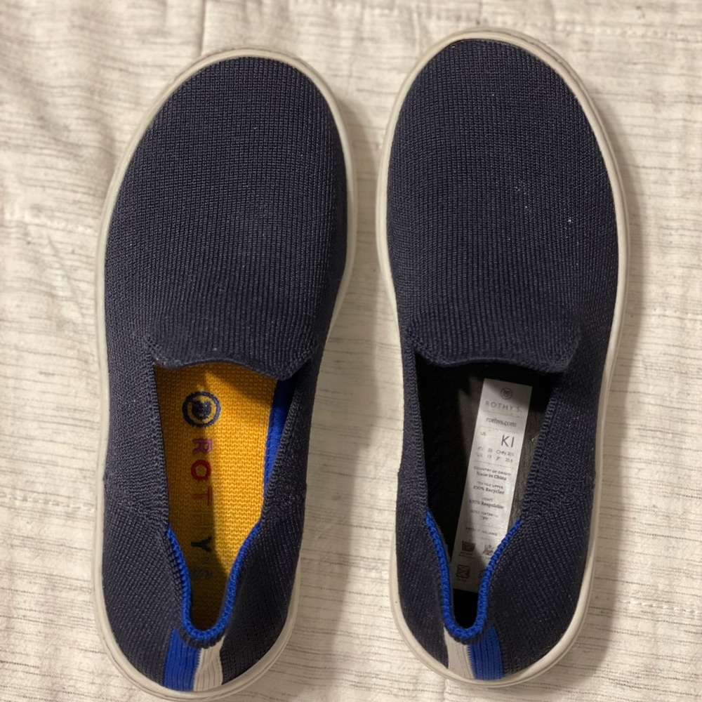 Rothy’s washable kids sneakers in Navy